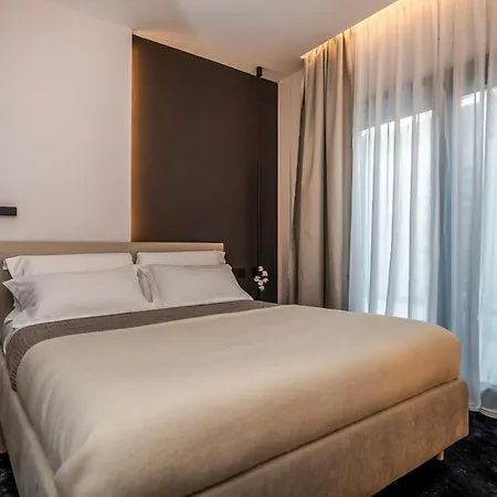 Azulis 1 Pisano 2br With 2 Terraces, Garden & Parking, Aldo Moro Όλμπια