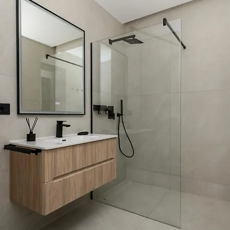 Azulis 1 Pisano 2br With 2 Terraces, Garden & Parking, Aldo Moro 아파트 *