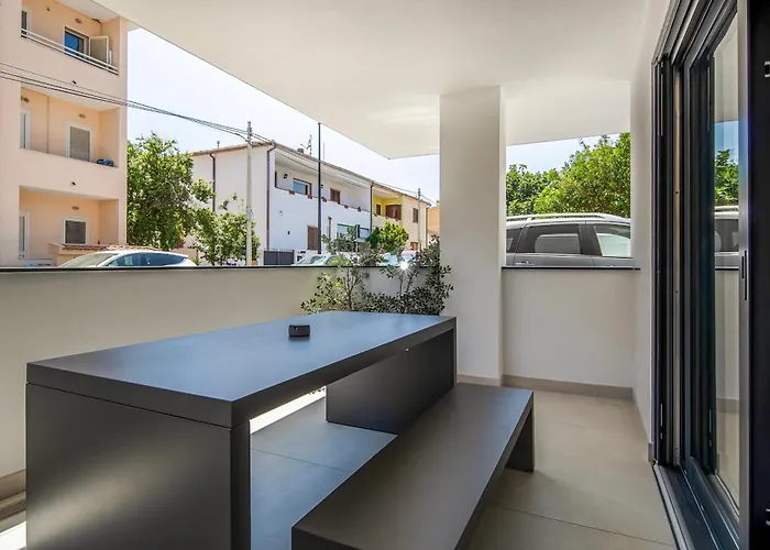 2br Luxurious Designer - Azulis1 - Garden - Free Parking *