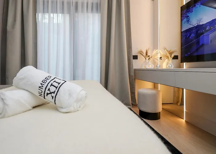 2br Luxurious Designer - Azulis1 - Garden - Free Parking *