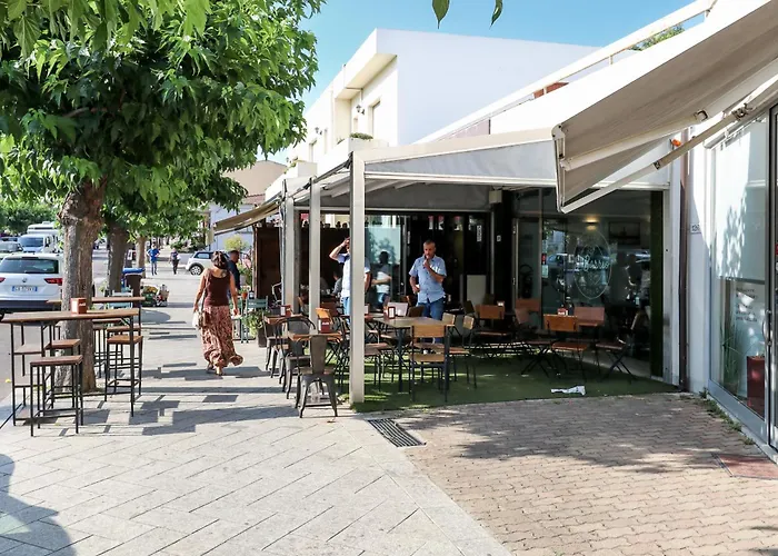 2br Luxurious Designer - Azulis1 - Garden - Free Parking Apartment