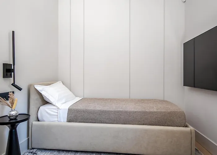 2br Luxurious Designer - Azulis1 - Garden - Free Parking Apartment *