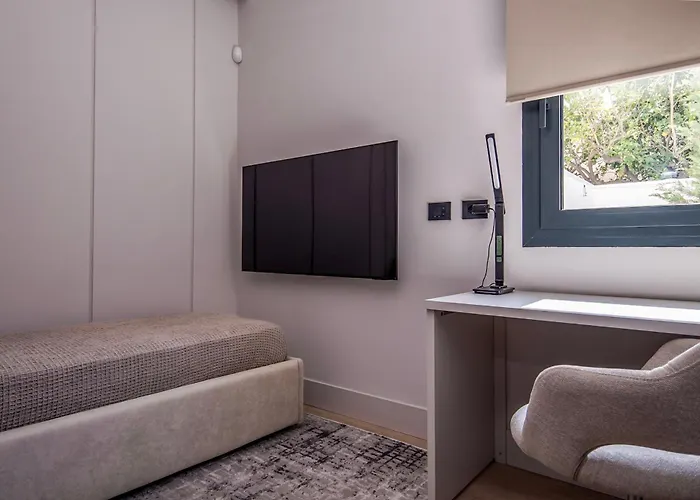 2br Luxurious Designer - Azulis1 - Garden - Free Parking *