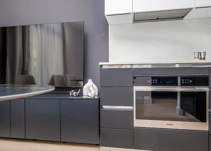 2br Luxurious Designer - Azulis1 - Garden - Free Parking