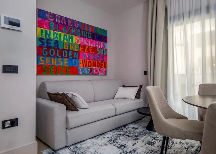 2br Luxurious Designer - Azulis1 - Garden - Free Parking *